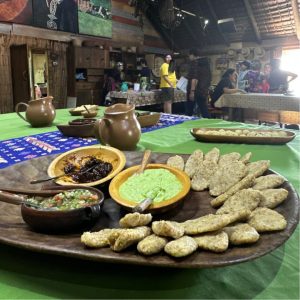 Gastronomía Mapuche 11 Yiwiñ kofke sopaipillas mapuches que constan de una masa frita hecha con harina, papas y levadura.