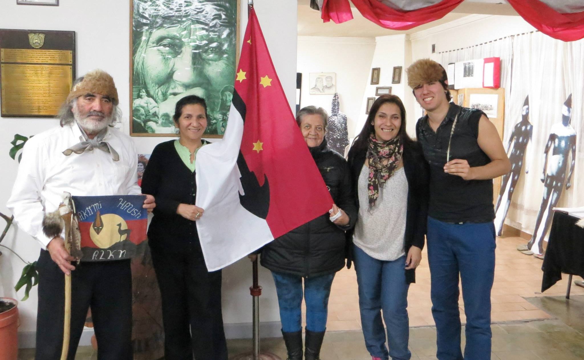 Telkacher 4 Bandera selk'nam 2014